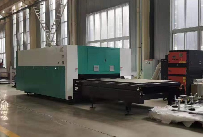 汉威换热新购大功率激光切割机投入使用